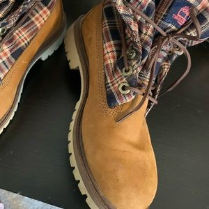 Roll-top Timberland Boots